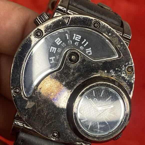 OULM Watch 9591 Dual Time Dials Military Quartz Black Face Needs Repairs/Battery - Picture 9 of 15